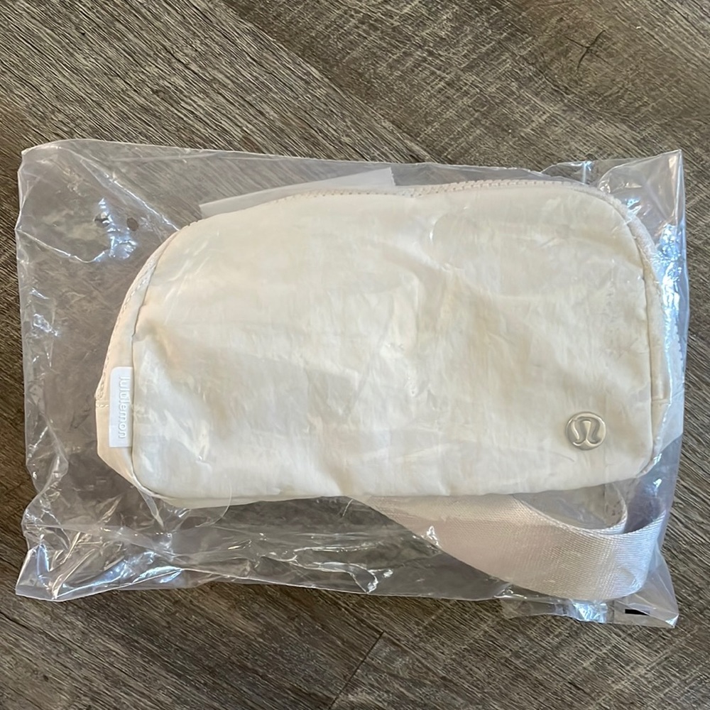 Lululemon Everywhere Belt Bag - White Opal NWT